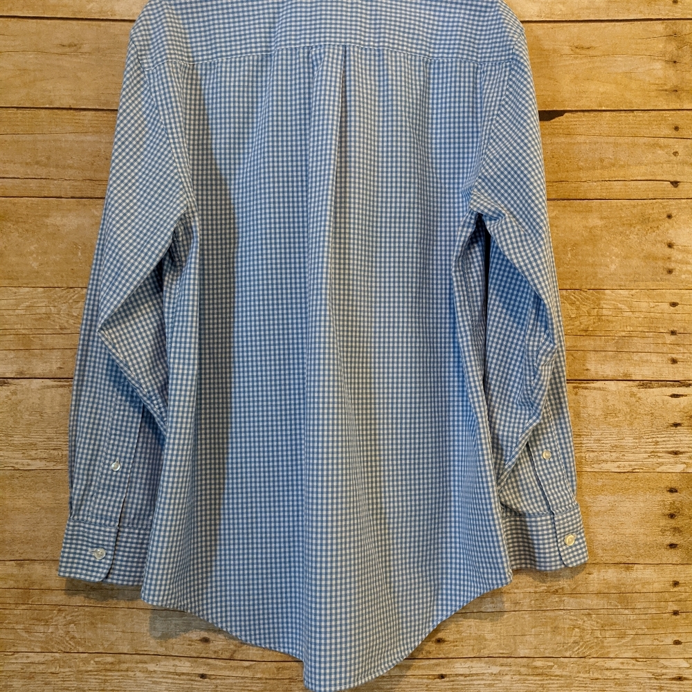 Vineyard Vines Men's button down shirt